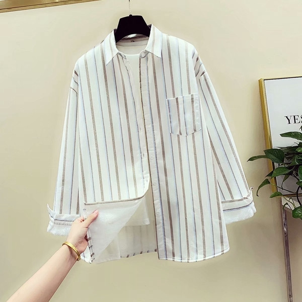 Model nou de camasa de dama in dungi cu captuseala moale si buzunar in doua culori