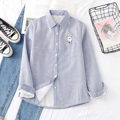 Cămașă modernă de damă cu căptușeală moale și broderie în albastru, gri, violet și bej