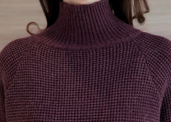 Pulover de dama modern cu guler inalt si crapata