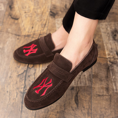 Mocasini moderni din piele intoarsa ecologica in negru si maro cu broderie