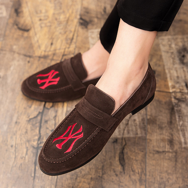 Mocasini moderni din piele intoarsa ecologica in negru si maro cu broderie