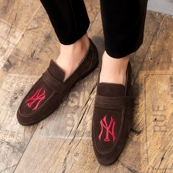 Mocasini moderni din piele intoarsa ecologica in negru si maro cu broderie