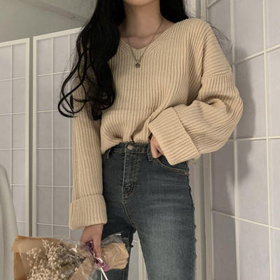 Modern női pulóver spitz nyakkivágással, több színben