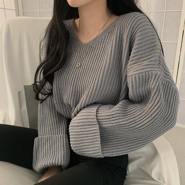 Modern női pulóver spitz nyakkivágással, több színben