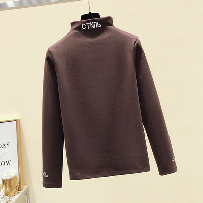 Pulover de dama cu guler inalt si inscription in trei culori