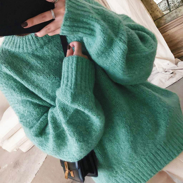 Pulover de iarnă de damă cu decolteu rotund în culorile alb, portocaliu, roșu și verde