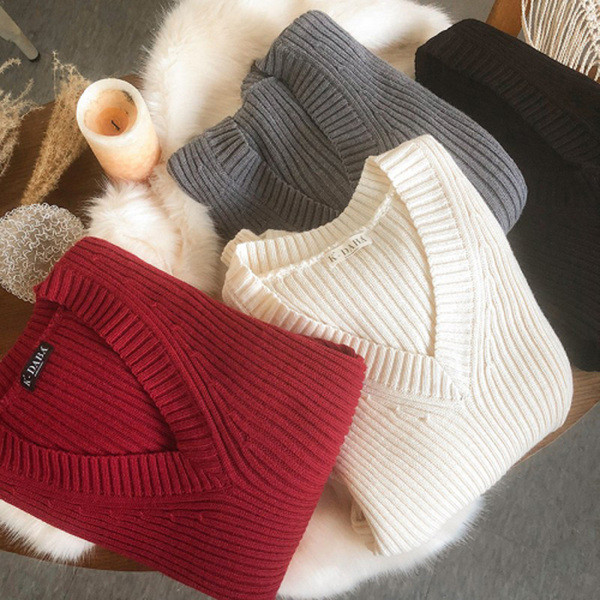 Pulover de damă cu decolteu spitz în patru culori