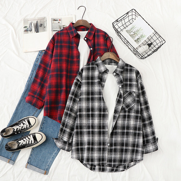 Camasa in carouri de dama actuala cu buzunar in rosu si negru