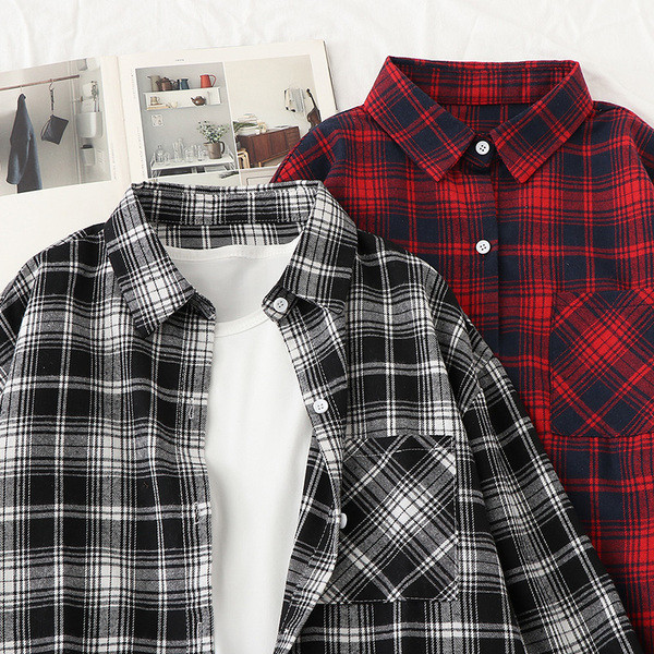 Camasa in carouri de dama actuala cu buzunar in rosu si negru