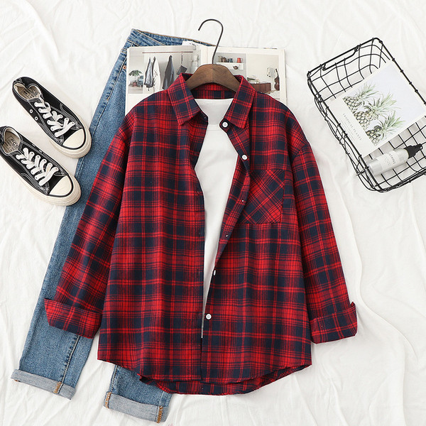 Camasa in carouri de dama actuala cu buzunar in rosu si negru