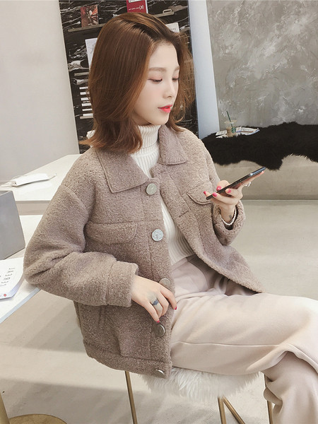 Palton de iarna de dama model scurt in alb si bej