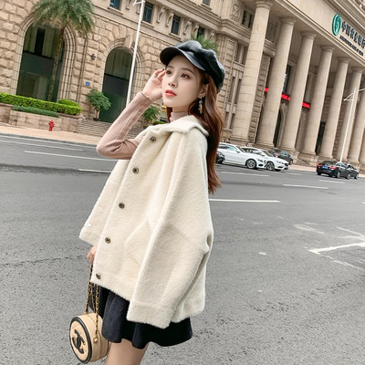 Palton de dama model scurt si larg alb