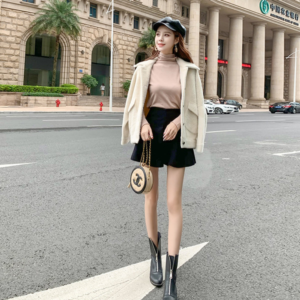 Palton de dama model scurt si larg alb