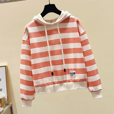 Hanorac de damă cu dungi în trei culori cu cravată și glugă