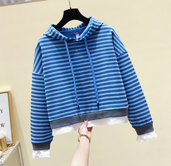 Hanorac de dama in dungi cu gluga si cravate in trei culori