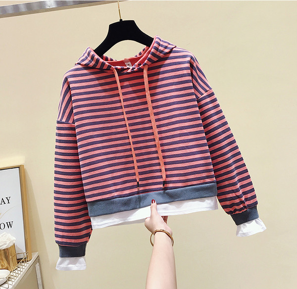 Hanorac de dama in dungi cu gluga si cravate in trei culori