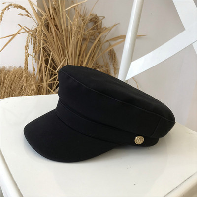 Öko bőrből készült modern női sapka napellenzővel több színben