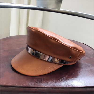 Pălărie elegantă din piele pentru femei în negru, alb și maro