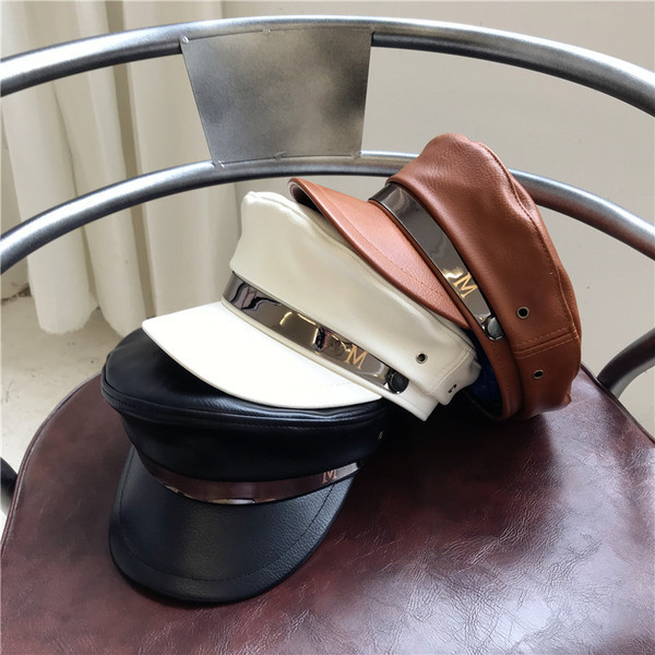 Pălărie elegantă din piele pentru femei în negru, alb și maro