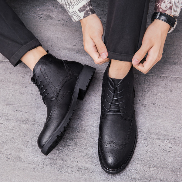 Cizme moderne pentru bărbați de toamnă-iarnă cu șireturi în negru și maro