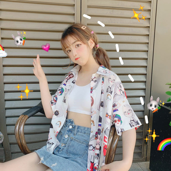 Cămașă modernă de damă cu aplicații și mâneci 3/4