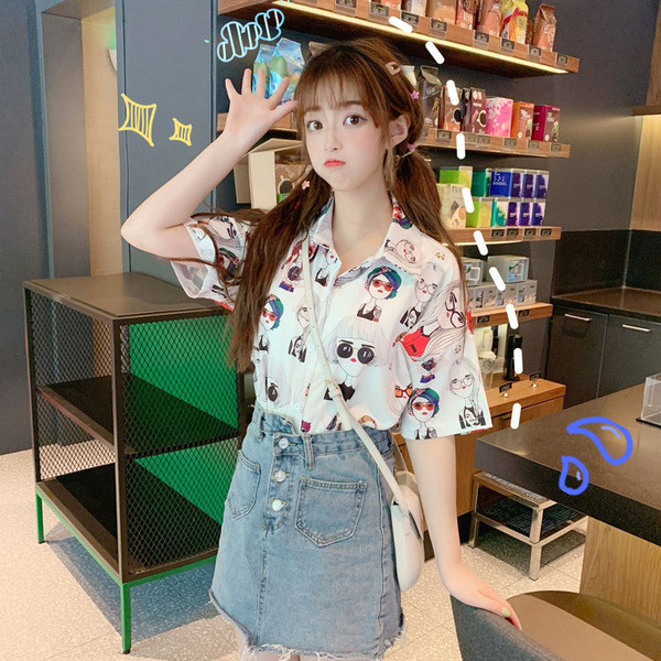 Cămașă modernă de damă cu aplicații și mâneci 3/4