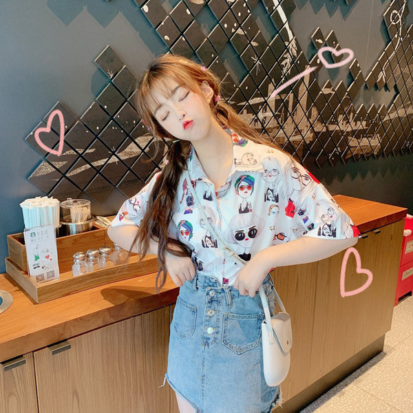 Cămașă modernă de damă cu aplicații și mâneci 3/4