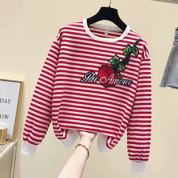 Bluză de damă modernă în dungi cu broderie și inscripție în trei culori