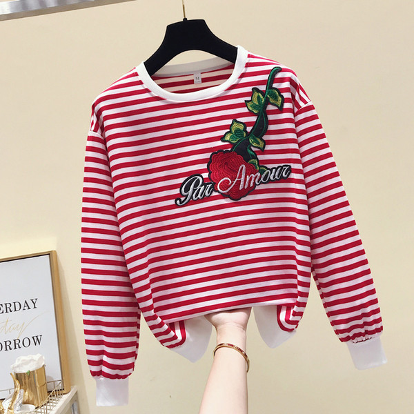 Bluză de damă modernă în dungi cu broderie și inscripție în trei culori