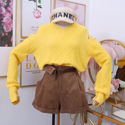 Pulover de damă modern cu decolteu spitz și decupaje în alb, galben, negru și verde