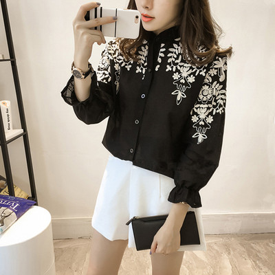 Cămașă elegantă de damă cu broderie în alb și negru