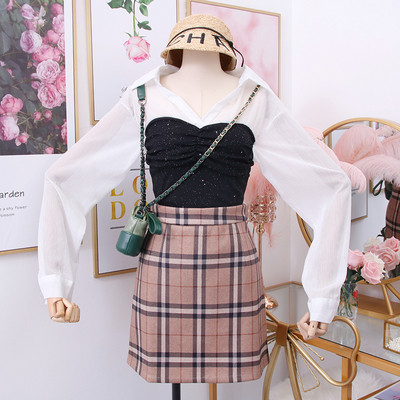 Bluza de dama actuala model nou cu decolteu spitz in gri, alb si negru