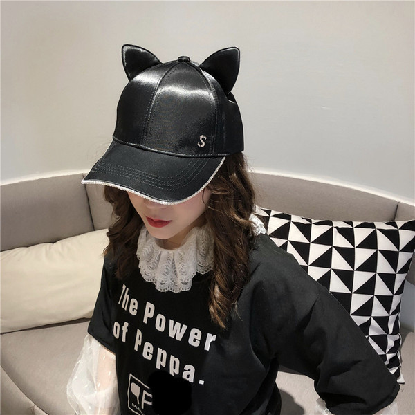 Palarie moderna de dama cu element 3D si pietre in patru culori