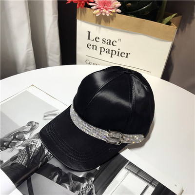 Stílusos női sapka csattal négy színben