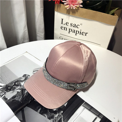 Stílusos női sapka csattal négy színben