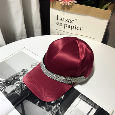 Stílusos női sapka csattal négy színben