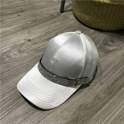 Stílusos női sapka csattal négy színben