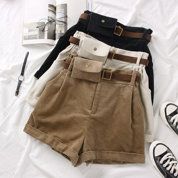 Divatos női rövidnadrág övvel és magas derékkal, fekete, barna és bézs színben