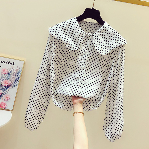 Cămașă modernă de damă cu nasturi în alb-negru cu puncte