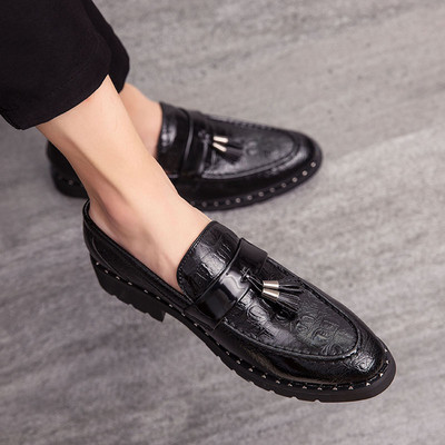 Мъжки елегантни обувки в черен цвят с пискюл