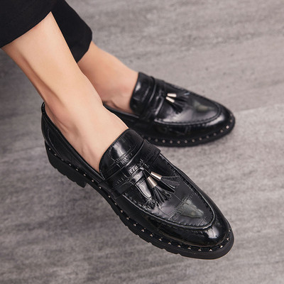 Pantofi eleganti pentru barbati in negru cu ciucuri