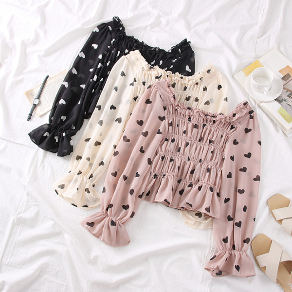 Új modell aktuális női blúz szívecskékkel és csónakos nyakkivágással, rózsaszín, fekete és bézs színben