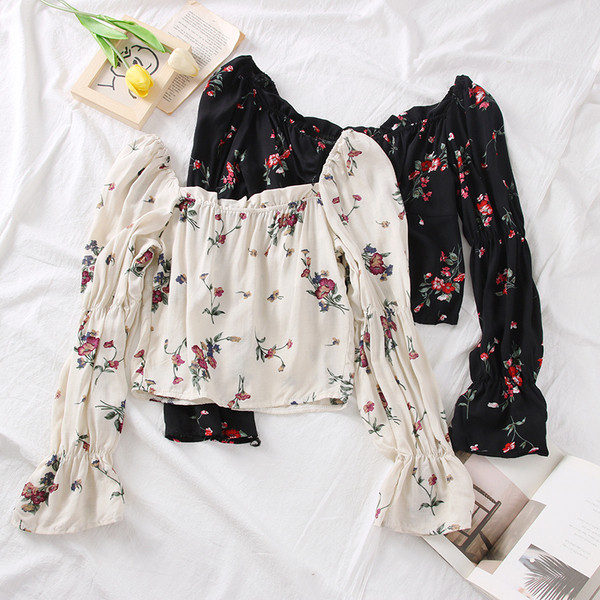 Bluză de damă modernă cu umerii goi și motive florale în maro și bej