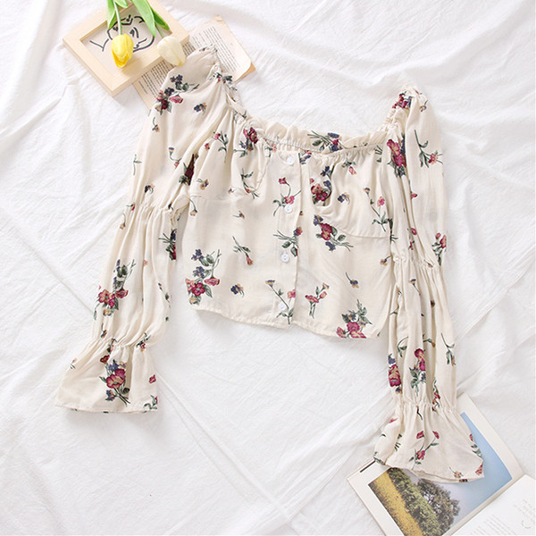 Bluză de damă modernă cu umerii goi și motive florale în maro și bej