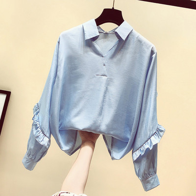 Cămașă casual de damă cu decolteu și guler spitz în albastru și alb