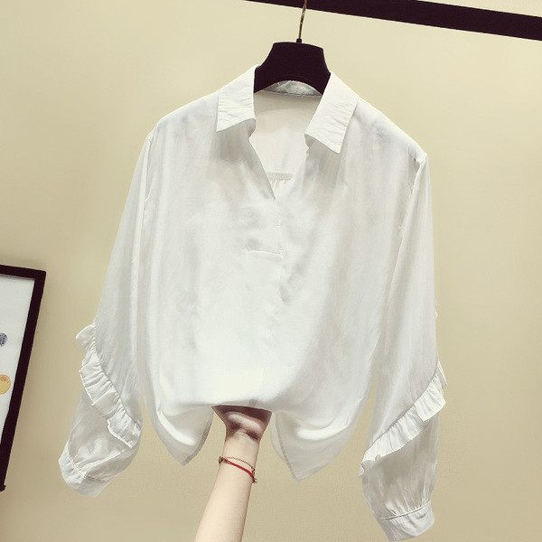 Cămașă casual de damă cu decolteu și guler spitz în albastru și alb