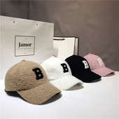 Palarie de dama cu puf si vizor in patru culori