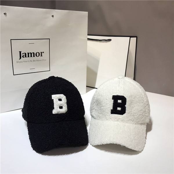 Palarie de dama cu puf si vizor in patru culori