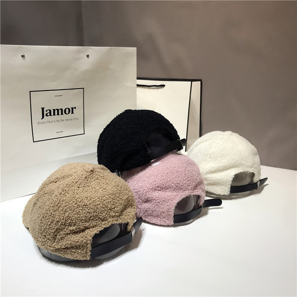 Palarie de dama cu puf si vizor in patru culori