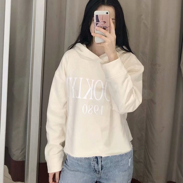 Hanorac de zi cu zi scurt cu inscripție în două culori